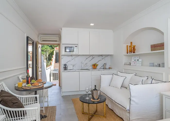 Bianca Chic - Carihuela At 300m