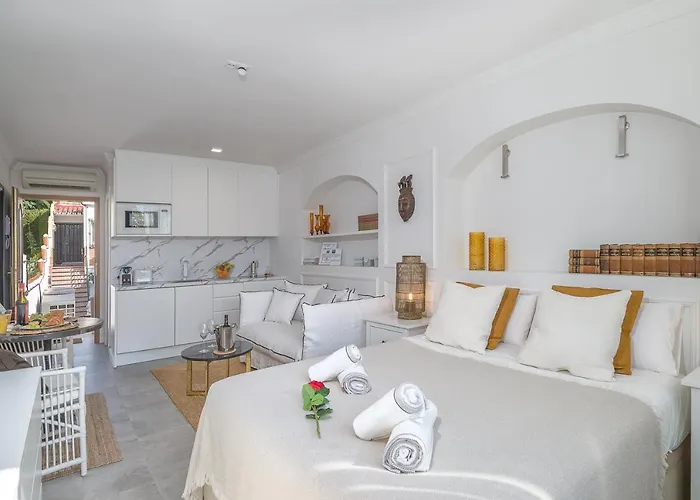 Bianca Chic - Carihuela At 300m *