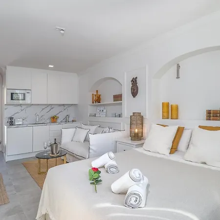 Bianca Chic - Carihuela At 300m *