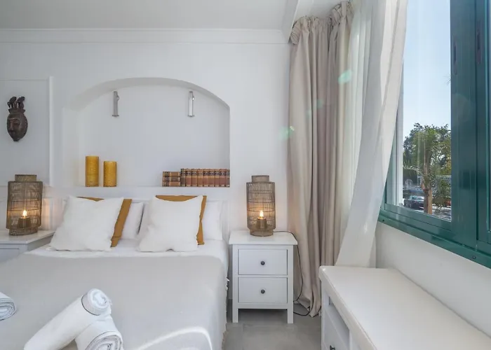 Bianca Chic - Carihuela At 300m *